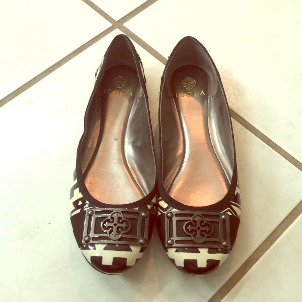 Isola flats